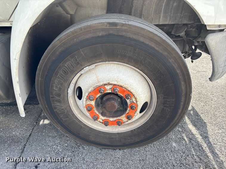 image for item DU0338 2006 International 4300 box truck