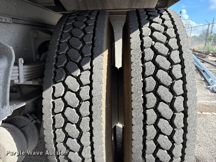 image for item DU0338 2006 International 4300 box truck