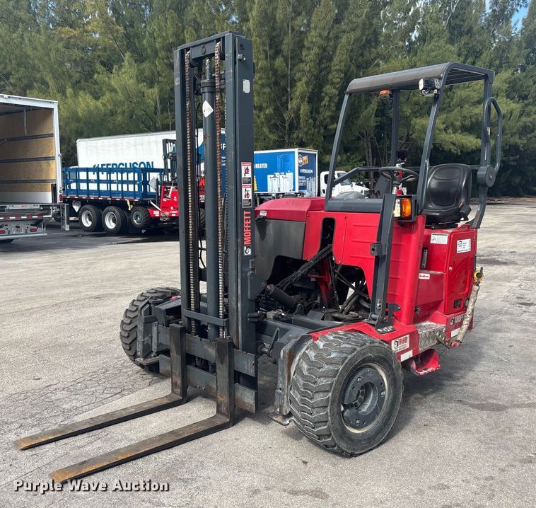 image for item DU0339 2017 Moffett M8 55.4 forklift