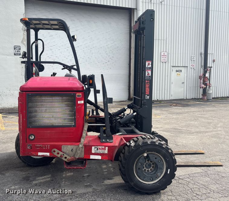 image for item DU0339 2017 Moffett M8 55.4 forklift