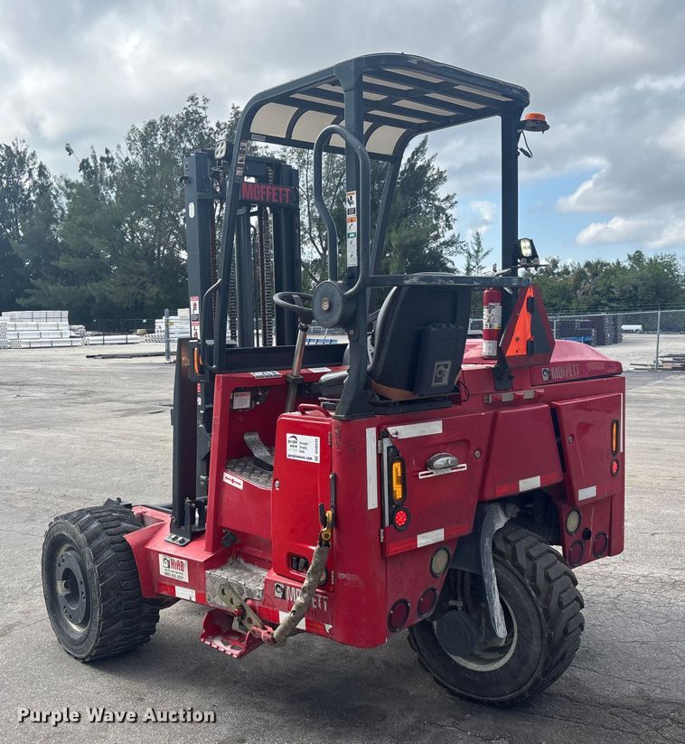 image for item DU0339 2017 Moffett M8 55.4 forklift