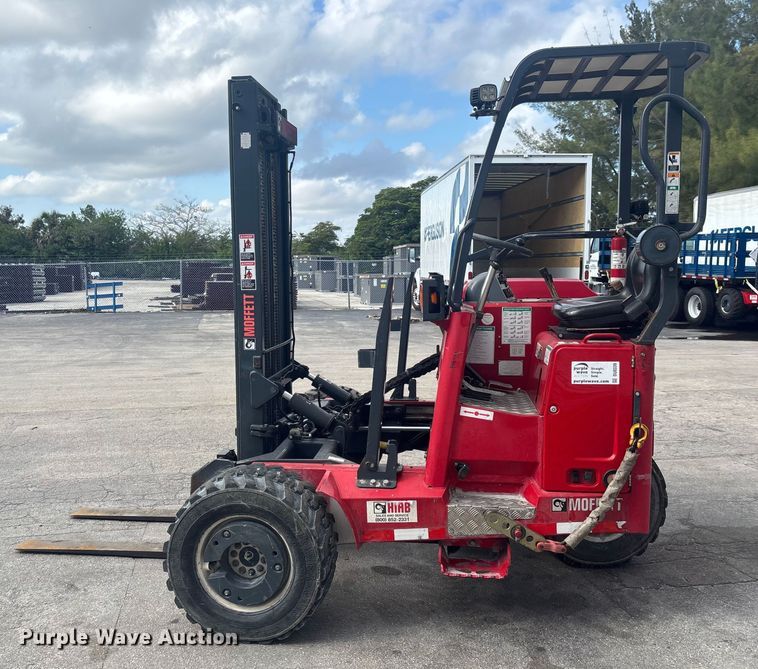 image for item DU0339 2017 Moffett M8 55.4 forklift