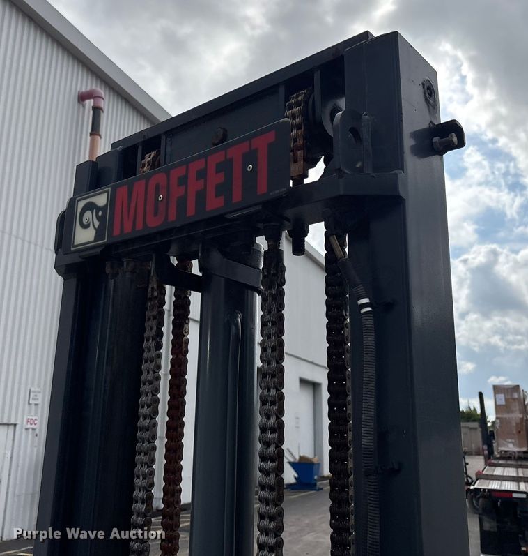 image for item DU0339 2017 Moffett M8 55.4 forklift