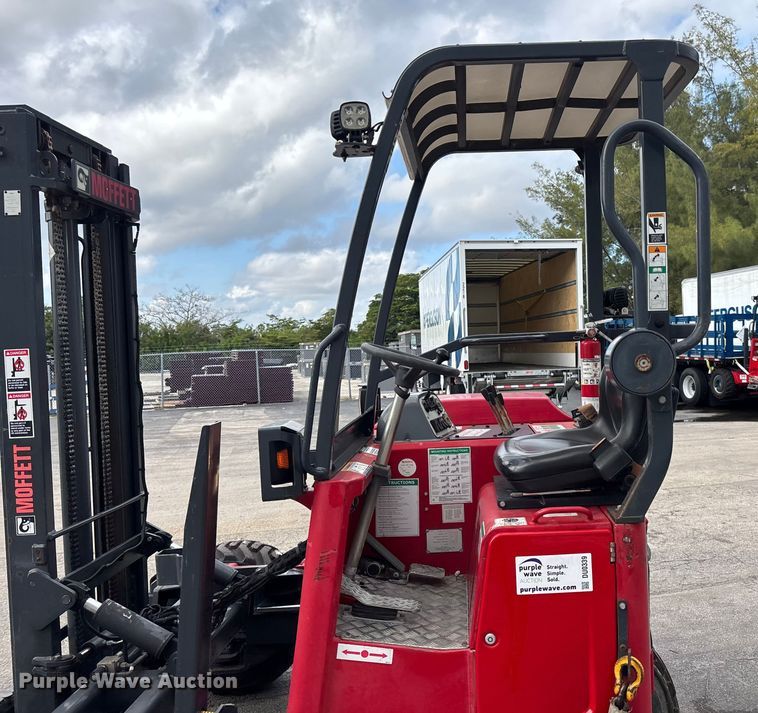 image for item DU0339 2017 Moffett M8 55.4 forklift