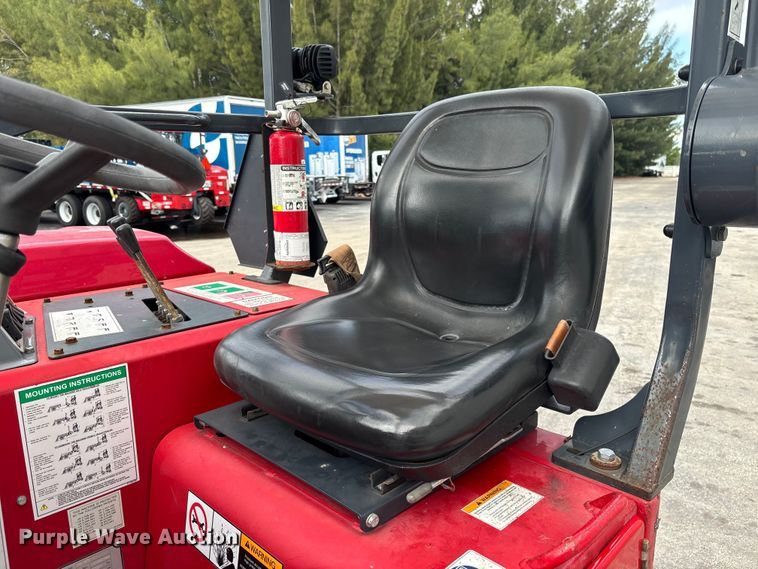 image for item DU0339 2017 Moffett M8 55.4 forklift