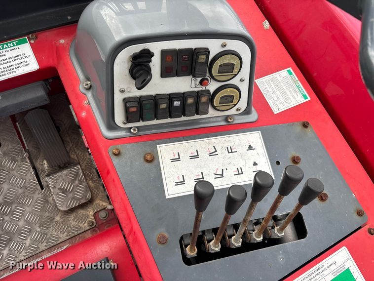 image for item DU0339 2017 Moffett M8 55.4 forklift