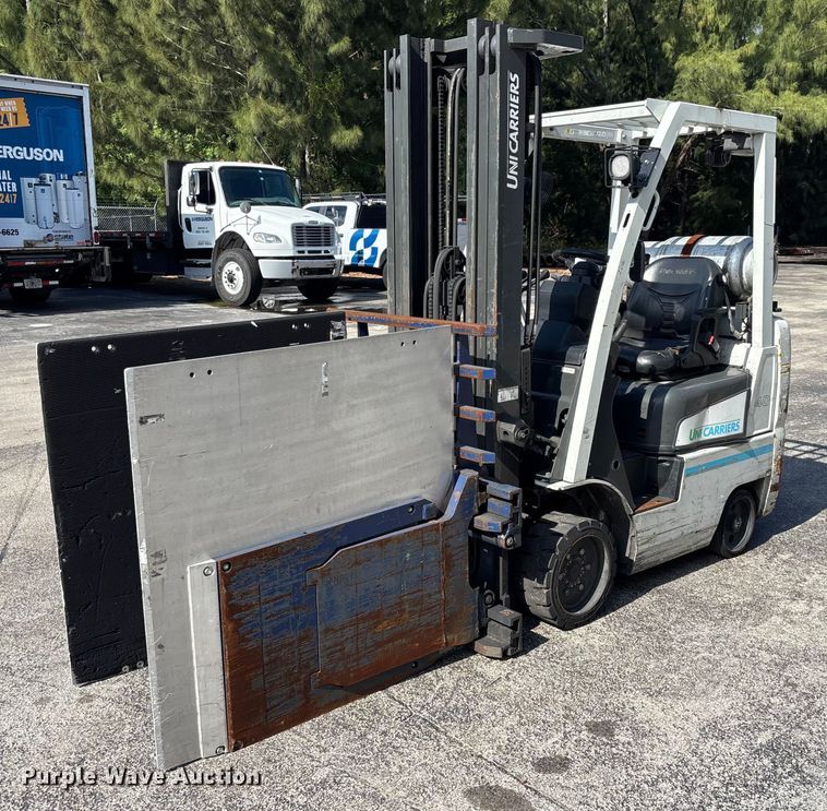 image for item DU0340 2018 UniCarriers CFS40 forklift
