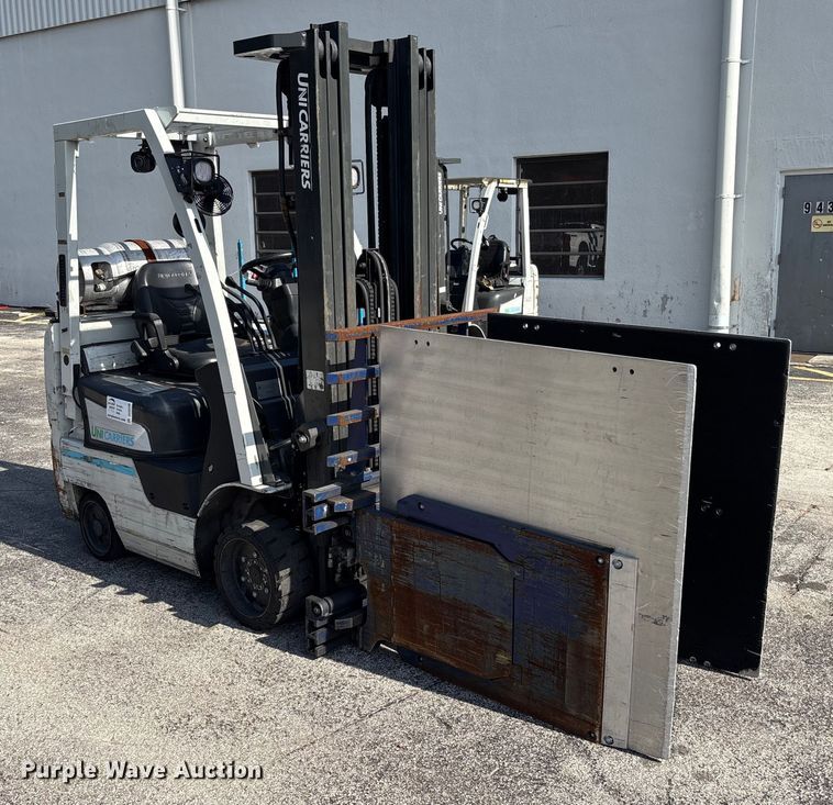 image for item DU0340 2018 UniCarriers CFS40 forklift