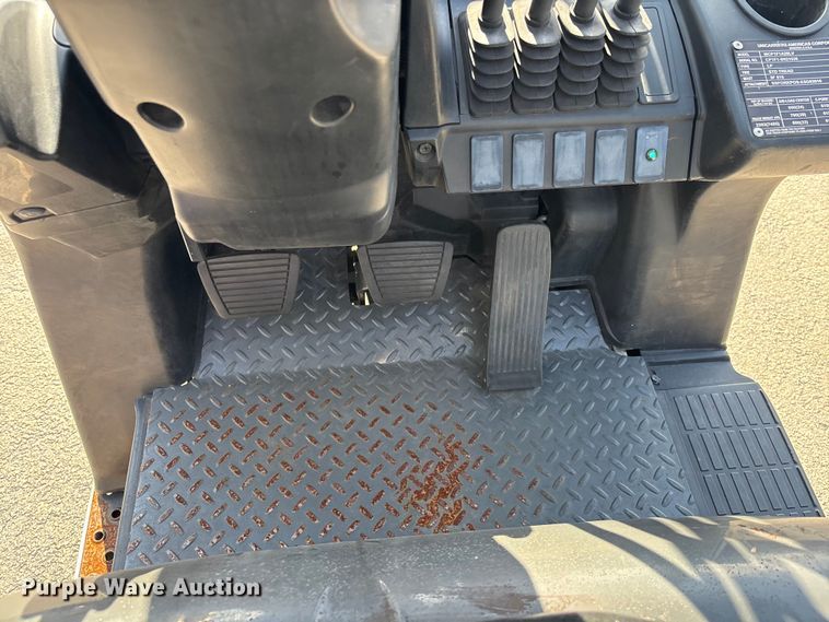 image for item DU0340 2018 UniCarriers CFS40 forklift