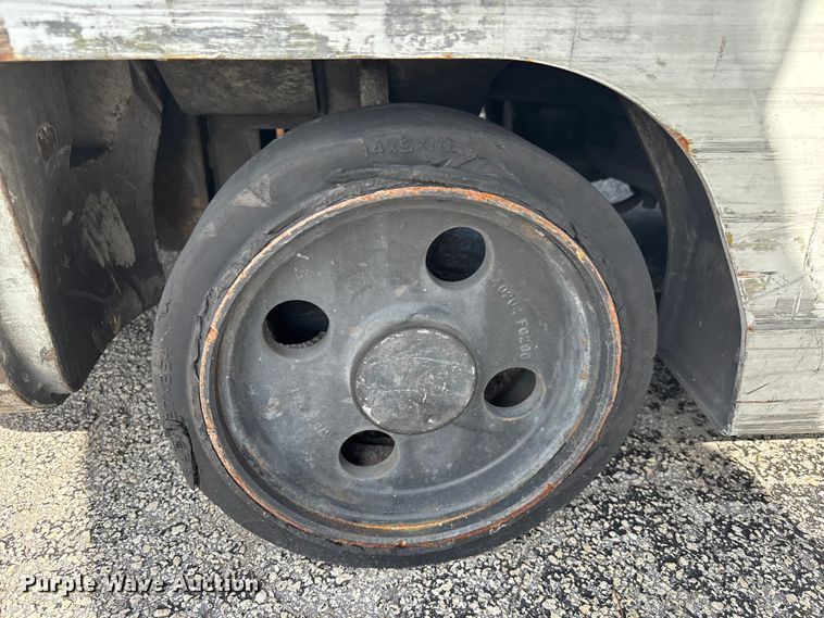 image for item DU0340 2018 UniCarriers CFS40 forklift