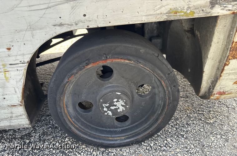 image for item DU0340 2018 UniCarriers CFS40 forklift