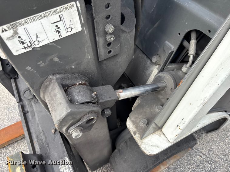 image for item DU0341 2018 UniCarriers CFS40 forklift