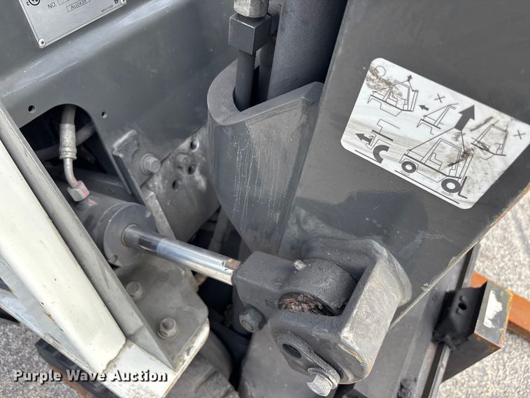 image for item DU0341 2018 UniCarriers CFS40 forklift