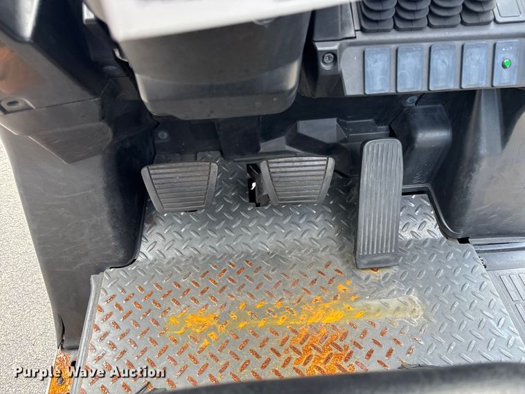 image for item DU0341 2018 UniCarriers CFS40 forklift