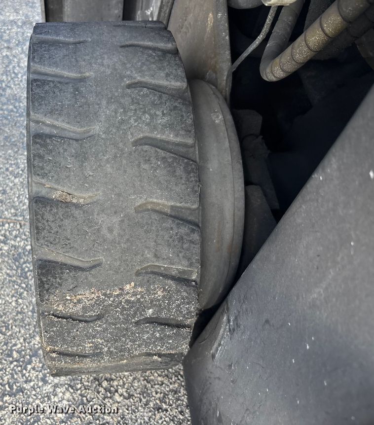 image for item DU0341 2018 UniCarriers CFS40 forklift