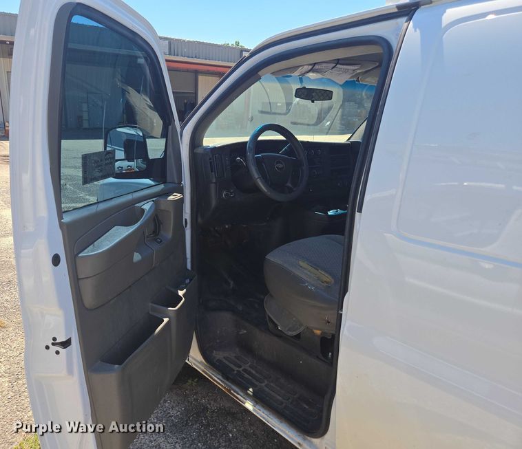 image for item DU2510 2015 Chevrolet Express 2500 van