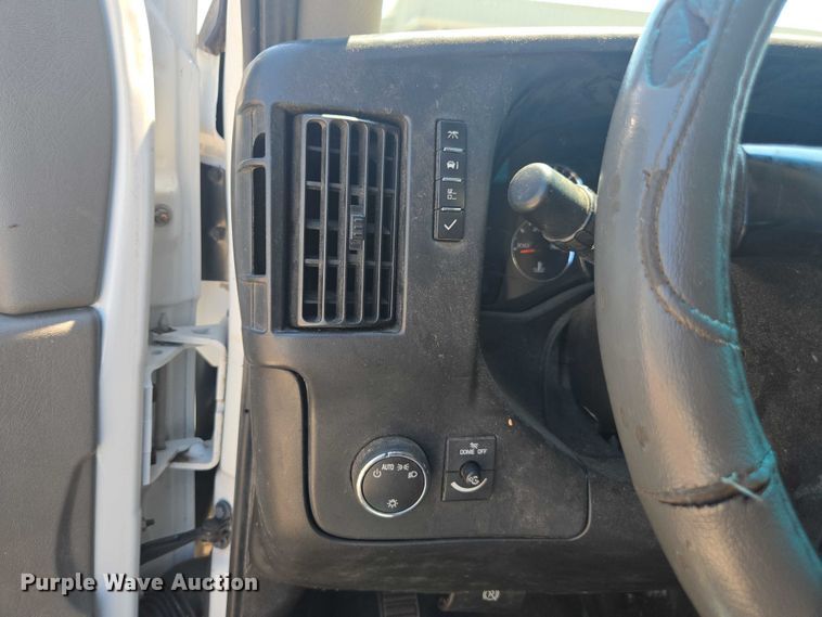 image for item DU2510 2015 Chevrolet Express 2500 van