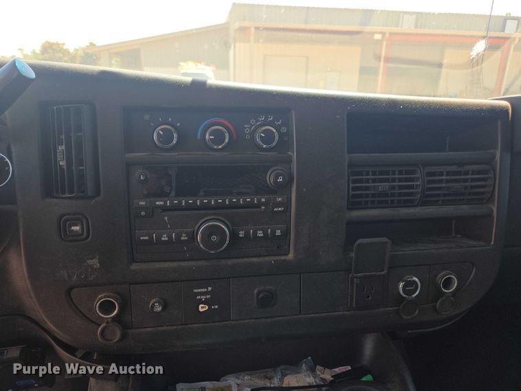 image for item DU2510 2015 Chevrolet Express 2500 van