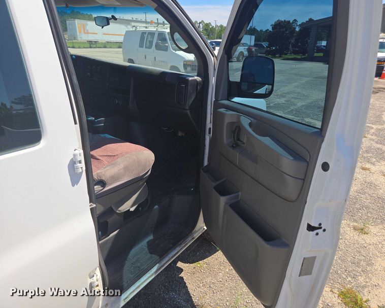 image for item DU2510 2015 Chevrolet Express 2500 van