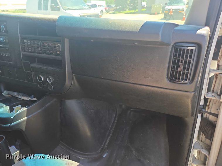 image for item DU2510 2015 Chevrolet Express 2500 van