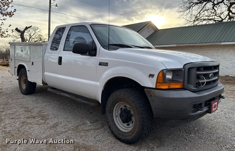 image for item DW5203 2001 Ford F250 Super Duty SuperCab utility bed pickup truck