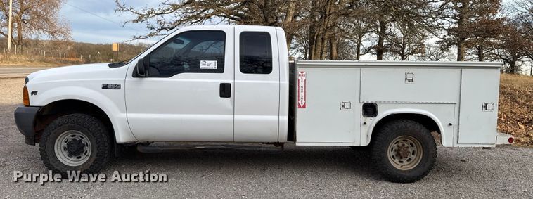 image for item DW5203 2001 Ford F250 Super Duty SuperCab utility bed pickup truck