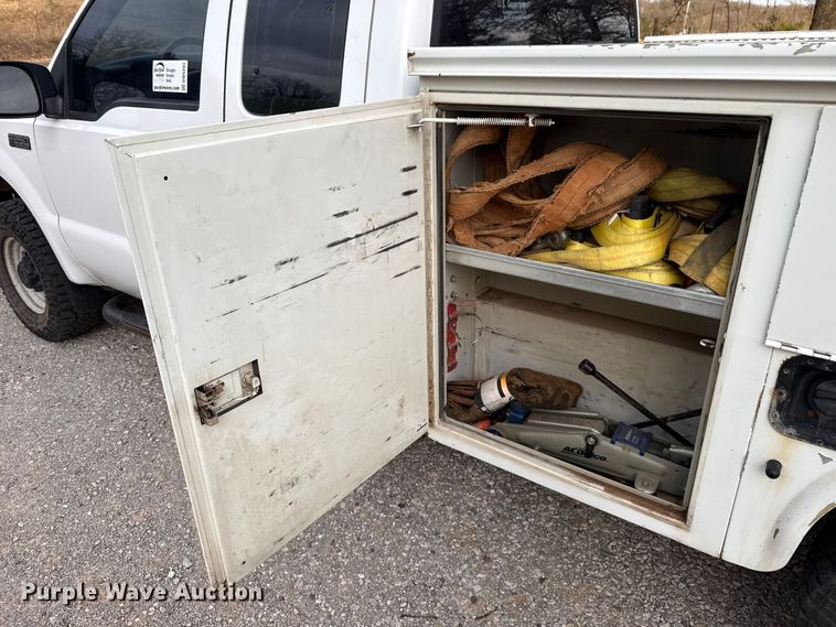 image for item DW5203 2001 Ford F250 Super Duty SuperCab utility bed pickup truck