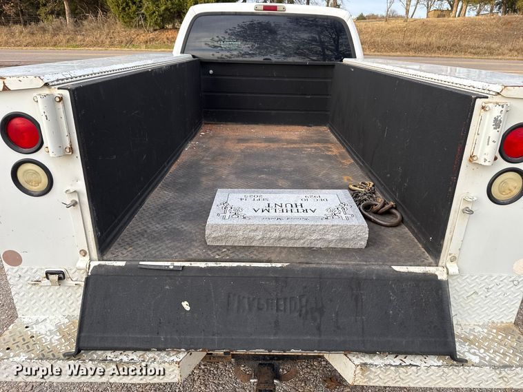 image for item DW5203 2001 Ford F250 Super Duty SuperCab utility bed pickup truck