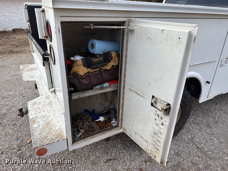 image for item DW5203 2001 Ford F250 Super Duty SuperCab utility bed pickup truck