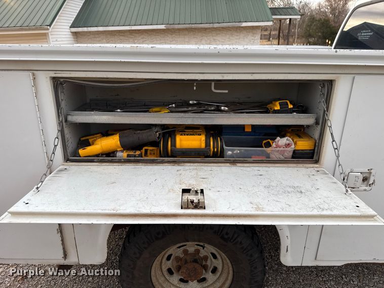 image for item DW5203 2001 Ford F250 Super Duty SuperCab utility bed pickup truck