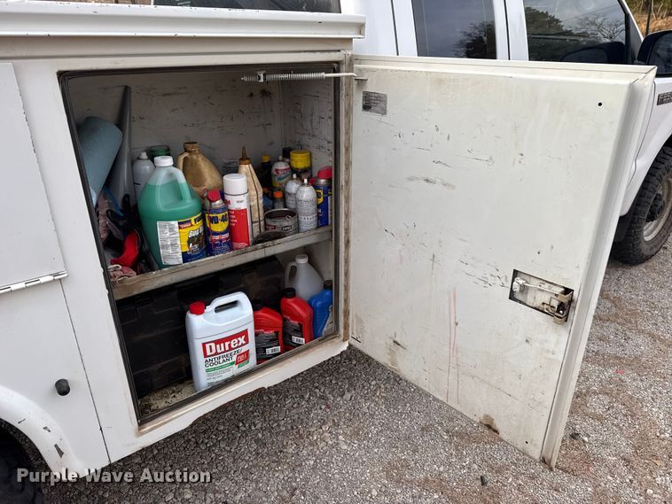 image for item DW5203 2001 Ford F250 Super Duty SuperCab utility bed pickup truck