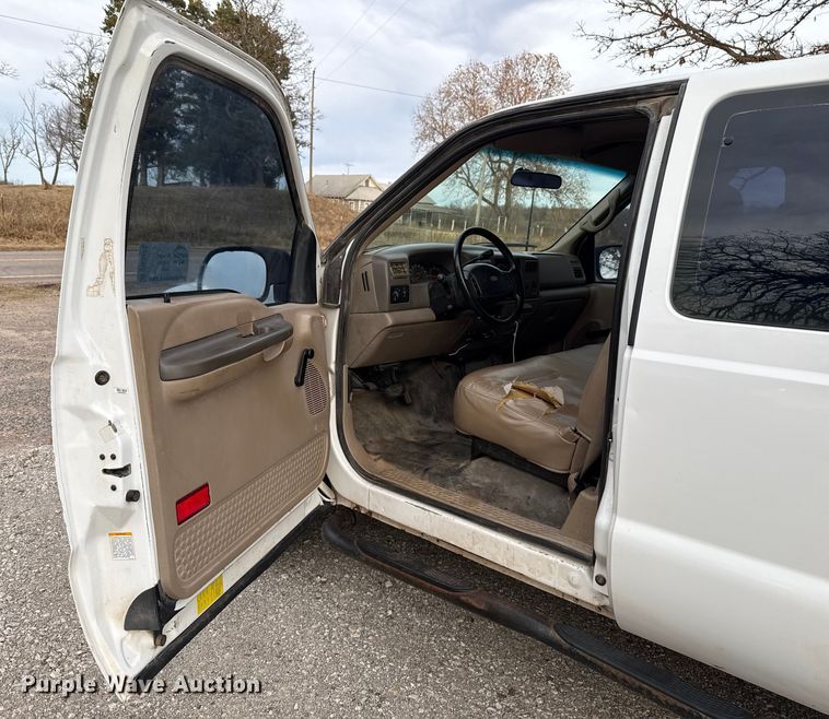 image for item DW5203 2001 Ford F250 Super Duty SuperCab utility bed pickup truck