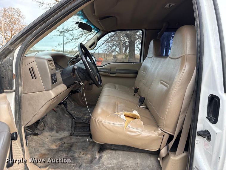 image for item DW5203 2001 Ford F250 Super Duty SuperCab utility bed pickup truck