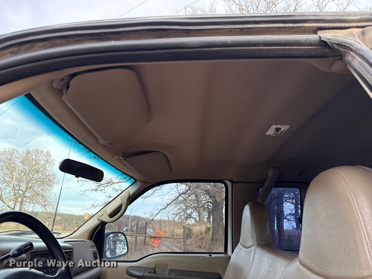 image for item DW5203 2001 Ford F250 Super Duty SuperCab utility bed pickup truck