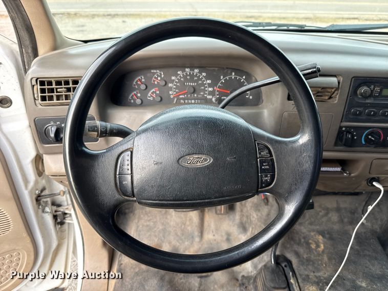 image for item DW5203 2001 Ford F250 Super Duty SuperCab utility bed pickup truck