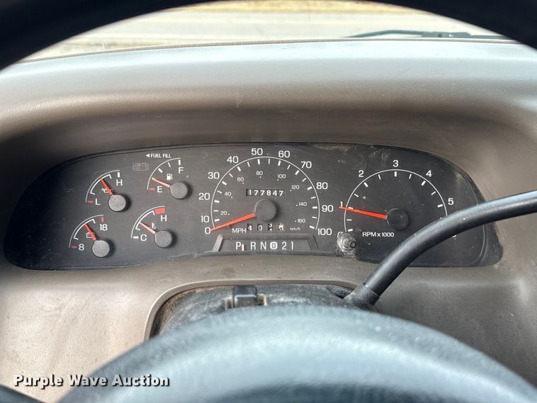 image for item DW5203 2001 Ford F250 Super Duty SuperCab utility bed pickup truck