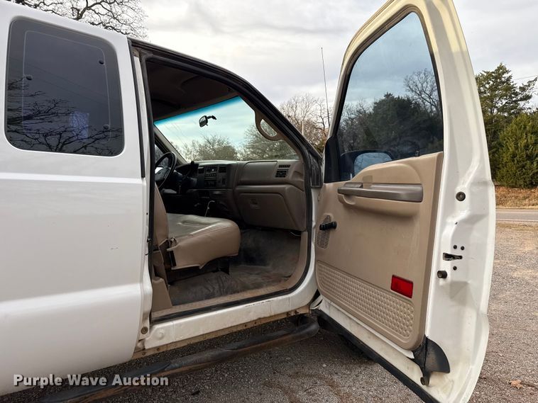 image for item DW5203 2001 Ford F250 Super Duty SuperCab utility bed pickup truck