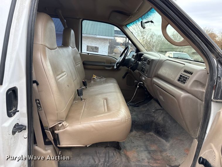 image for item DW5203 2001 Ford F250 Super Duty SuperCab utility bed pickup truck