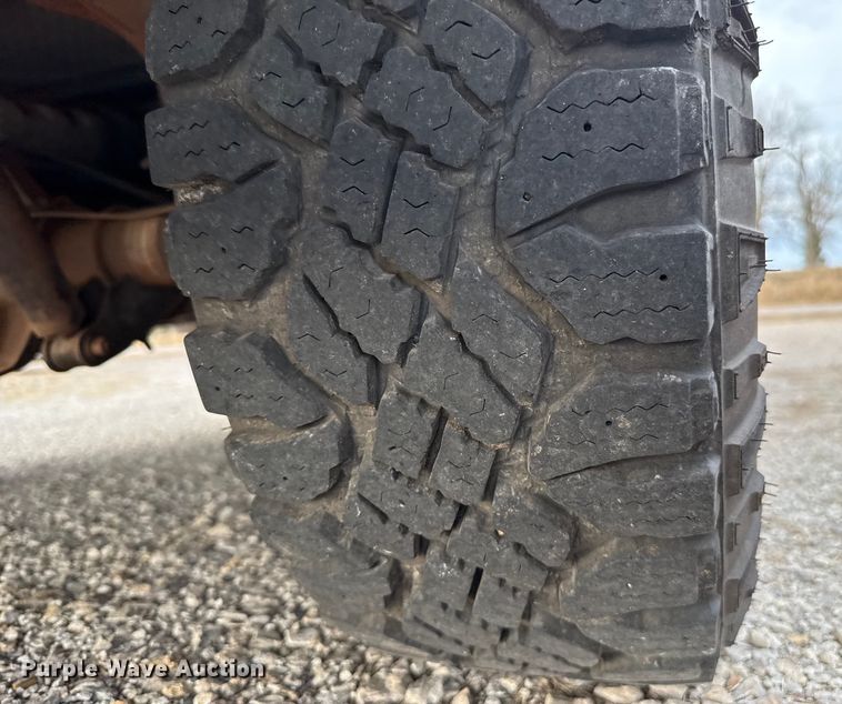 image for item DW5203 2001 Ford F250 Super Duty SuperCab utility bed pickup truck