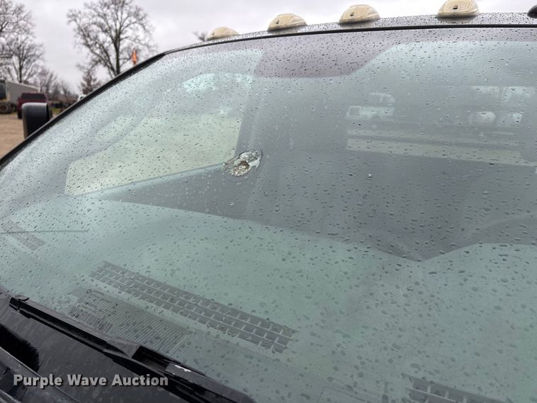 image for item DW7366 2013 RAM 3500 flatbed pickup truck