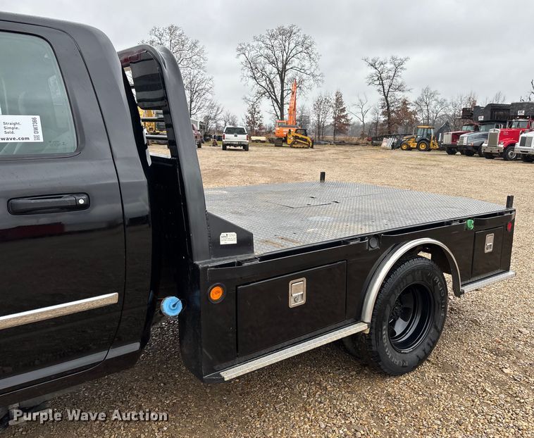 image for item DW7366 2013 RAM 3500 flatbed pickup truck