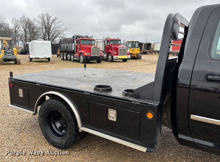 image for item DW7366 2013 RAM 3500 flatbed pickup truck