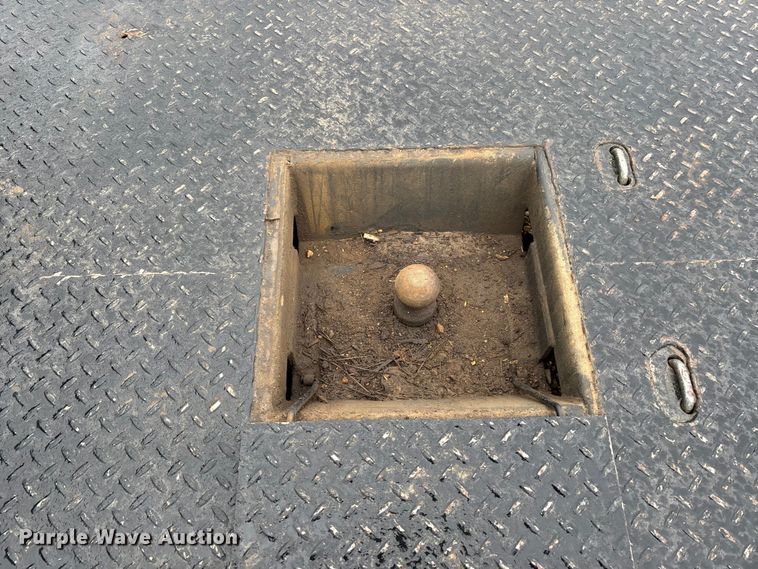 image for item DW7366 2013 RAM 3500 flatbed pickup truck