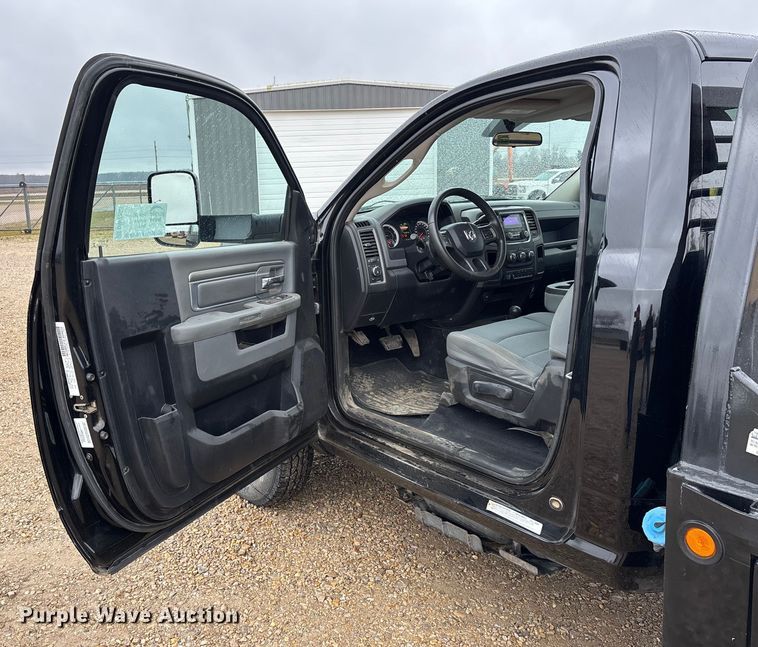 image for item DW7366 2013 RAM 3500 flatbed pickup truck