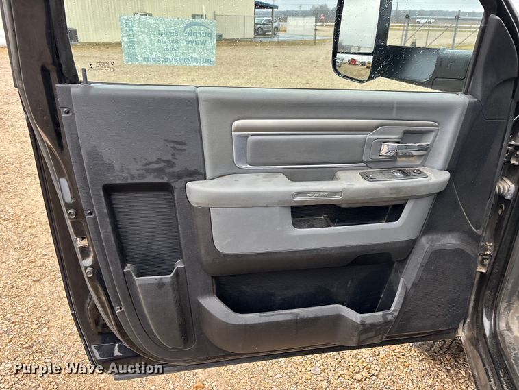 image for item DW7366 2013 RAM 3500 flatbed pickup truck