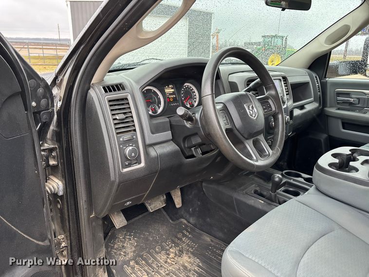 image for item DW7366 2013 RAM 3500 flatbed pickup truck