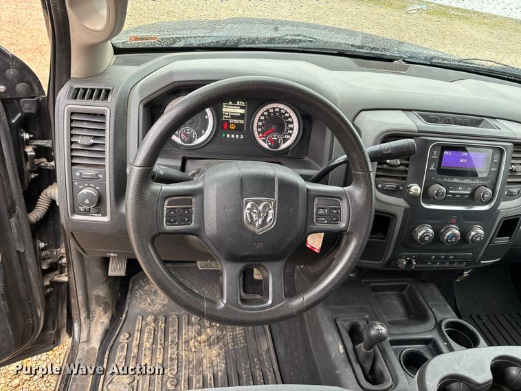 image for item DW7366 2013 RAM 3500 flatbed pickup truck