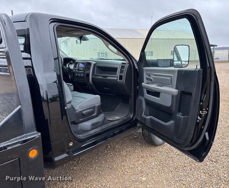 image for item DW7366 2013 RAM 3500 flatbed pickup truck