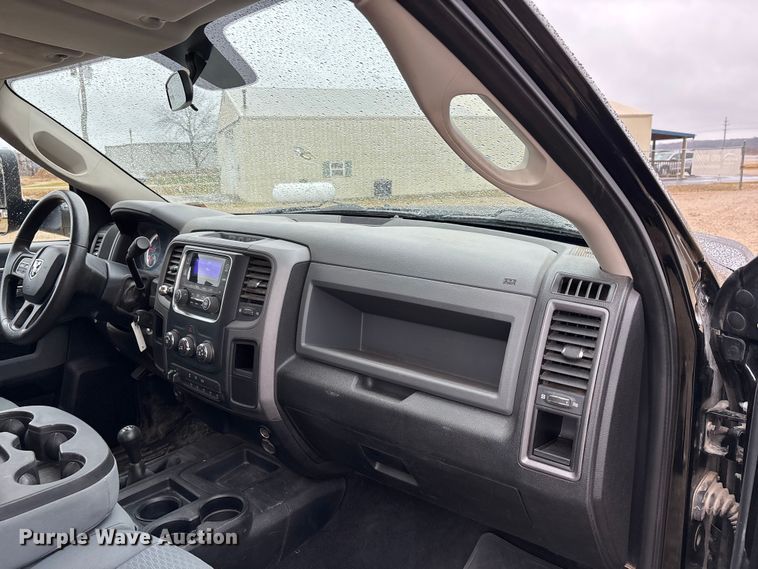 image for item DW7366 2013 RAM 3500 flatbed pickup truck