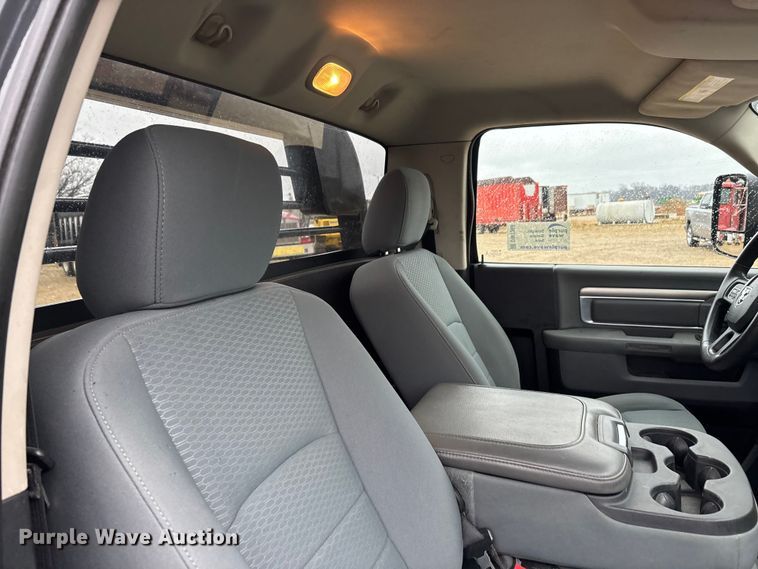 image for item DW7366 2013 RAM 3500 flatbed pickup truck